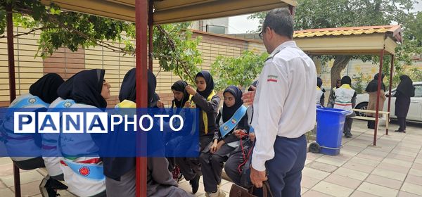بازدید ارزیاب سازمان دانش‌آموزی کشور از فعالیت‌های مدارس تمام تشکیلاتی استان البرز 