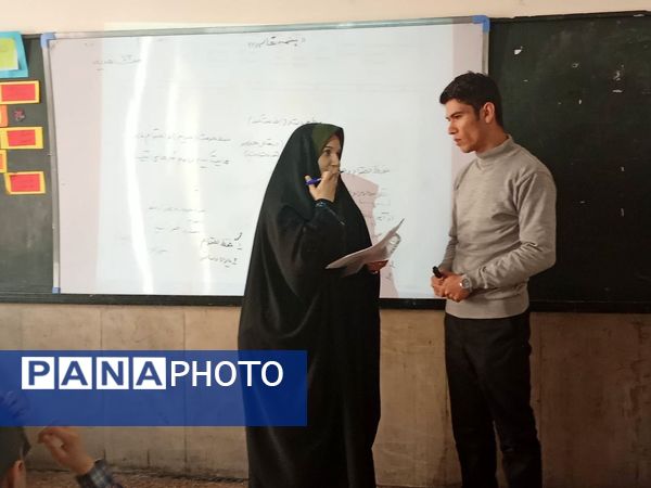 بازدید مسئولان وزارتی آموزش و پرورش شهرستان‌های تهران از مدرسه شهید رجایی شهر قدس 