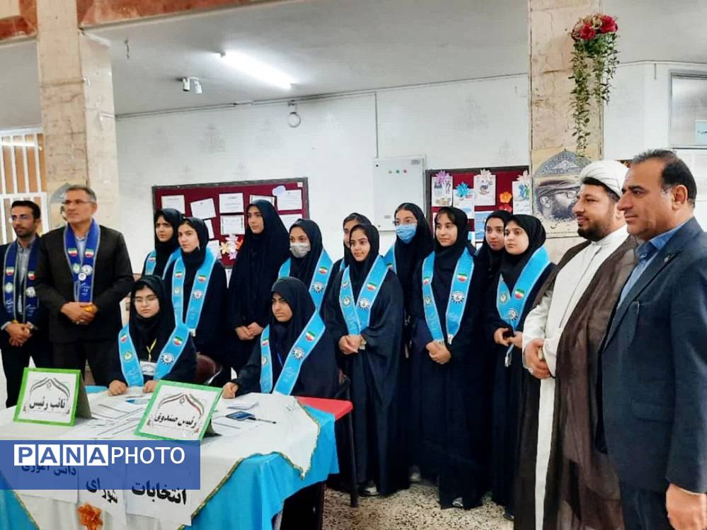 دانش‌آموزان اهوازی پای صندوق رأی؛ تمرینی برای مسئولیت‌پذیری و مردم‌سالاری