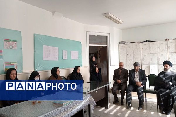  زنگ نماز در هنرستان آفرینش پردیس با حضور امام جمعه و مدیر آموزش و پرورش