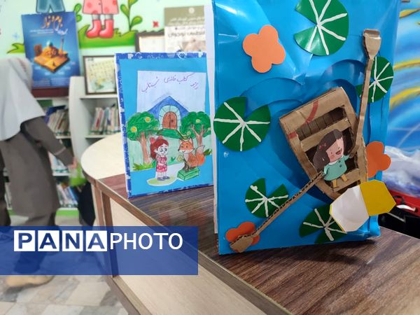 ساخت کتابچه‌های دست‌ساز در دبستان شهید نجفی فدافن