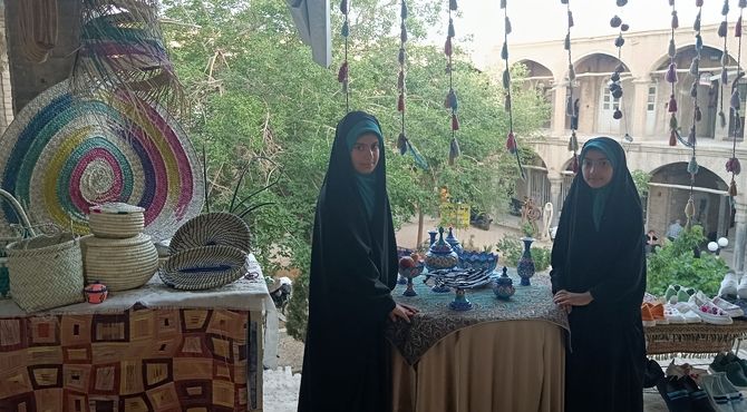 نمایشگاه هنری و صنایع دستی در بازار تاریخی اراک