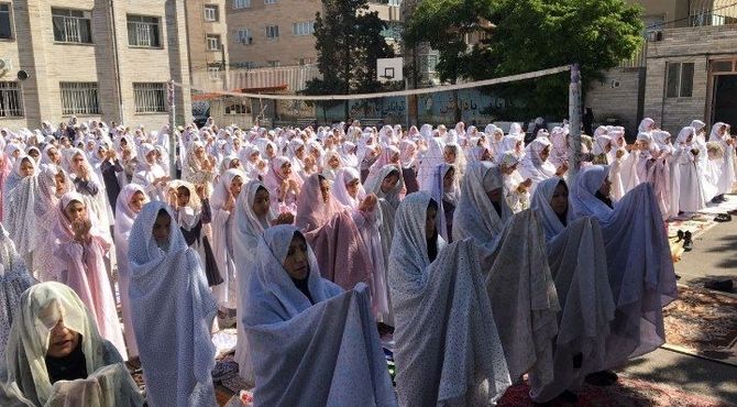 نماز شکرانه‌ پایان سال تحصیلی دانش‌آموزان دبستان صائب تبریز