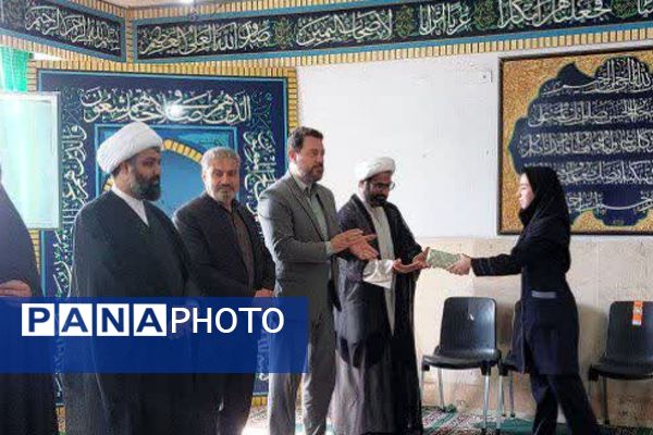 برپایی نماز جماعت مدارس کهریزک با حضور امام جمعه منطقه 