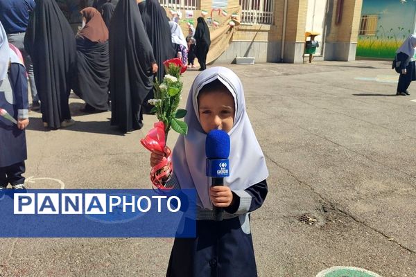 مراسم جشن شکوفه‌‎ها در دبستان شاهد حاج تقی آقا بزرگ مشهد 