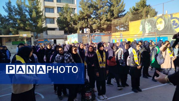 گرامیداشت هفته نیروی انتظامی در دبیرستان دخترانه پیرایش یک