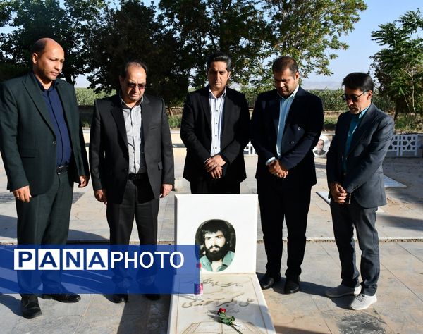 گلزارهای شهدا در هفته معلم عطرافشان شد
