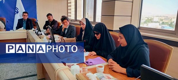 نشست بین نسلی دانش‌آموزان دختر منتخب با حضور مشاور وزیر و استاندار 