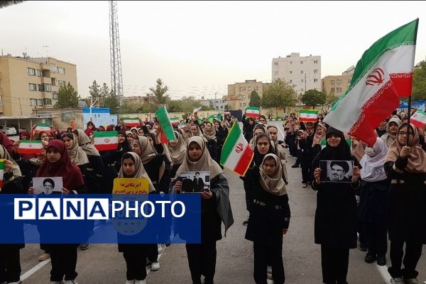 مراسم شهادت سید حسن نصرالله رهبر مدیر سیاسی در دبیرستان نورالهدی مشهد