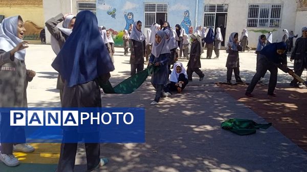 برپایی نماز جماعت  در دبستان شهید نجفی فدافن 