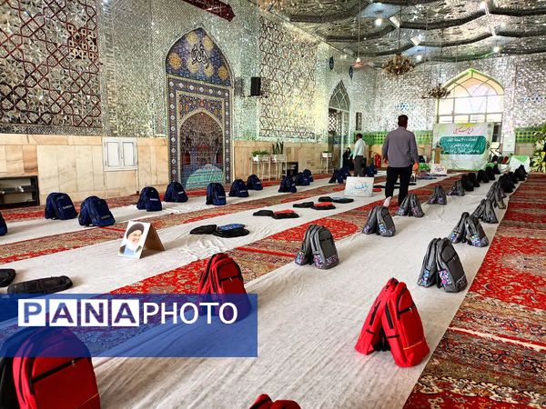 رزمایش مهر تحصیلی؛ اهدا ۲۰۰ بسته لوازم التحریر به دانش آموزان نیازمند