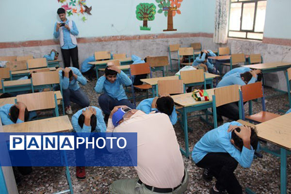 مانور زلزله در مدارس شهرستان‌ها و مناطق استان بوشهر