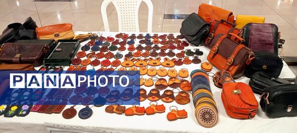 نمایشگاه انجمن خیریه ام اس در مجتمع طلای سفید بجنورد
