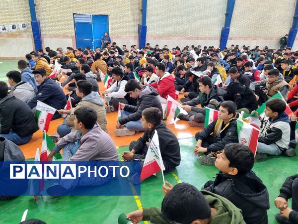 صبحگاه مشترک بسیج دانش‌آموزی و دانش‌آموزان دبیرستان نمونه دولتی پژوهش