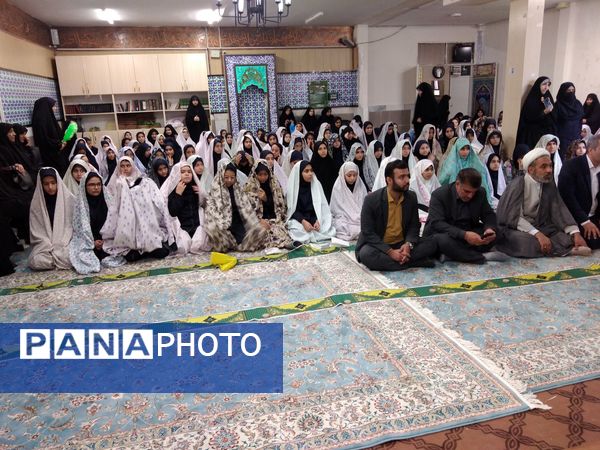 آیین نواخته شدن زنگ نماز در دبیرستان نجمه