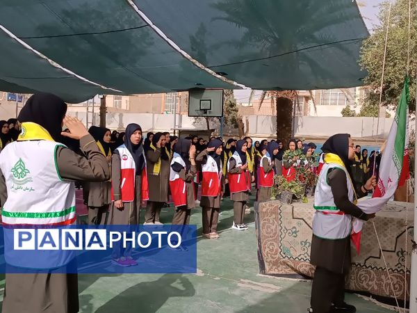 هلال‌احمر، همراه دانش‌آموزان دبیرستان عفت در مراسم صلح و دوستی