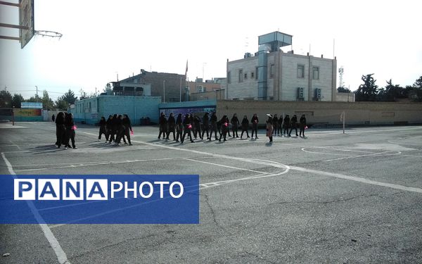هفته بهداشت‌روان و مسابقات ورزشی در دبیرستان نمونه اندیشه شهرستان کاشمر
