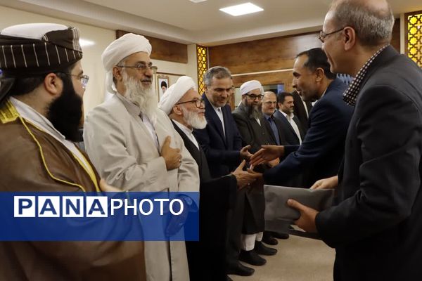 نشست وحدت علمای شیعه و اهل سنت در دانشگاه آزاد اسلامی مشهد 