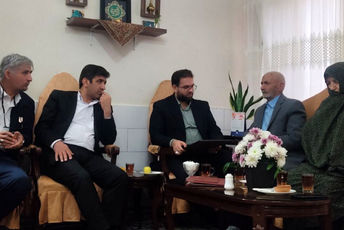 دیدار مسئولان سازمان دانش‌آموزی با خانواده شهید ابوالفضل حسینخانی 