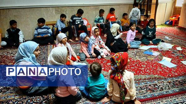 برگزاری نماز جمعه وحدت‌آفرین نظرآباد با رونمایی کتاب قرآنی و ارائه خدمات فرهنگی و معیشتی در مصلی نظرآباد