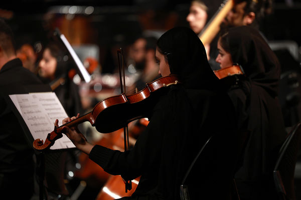 ارکستر سمفونیک تهران به رهبری «پانیذ فریوسفی»