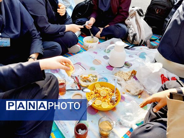 جشنواره صبحانه سالم در دبیرستان علی افشارنژاد ناحیه۶ مشهد