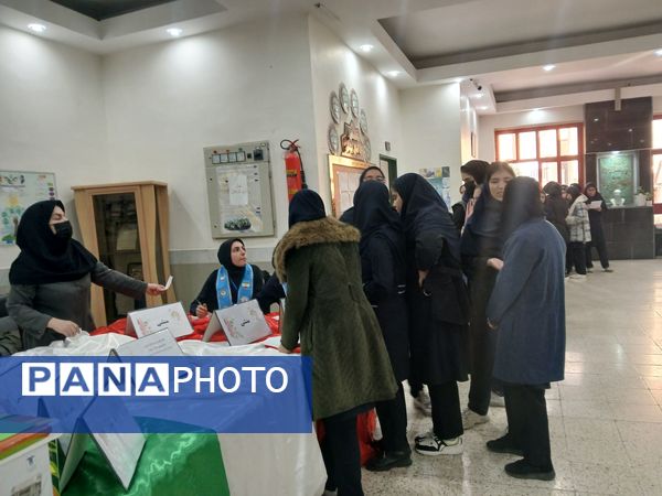 انتخابات شورای دانش اموزی در دبیرستان مهشید مصلی نژاد