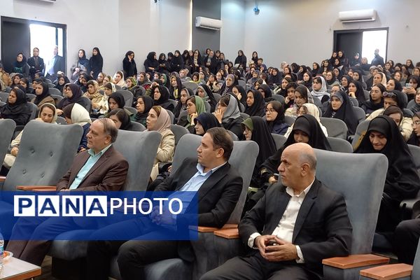 تقدیر از رتبه‌های برتر کنکور در اداره آموزش‌و‌پرورش شهرستان اسلامشهر 