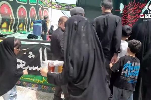 پیاده روی جاماندگان اربعین در امامزاده سید محمد اصفهان