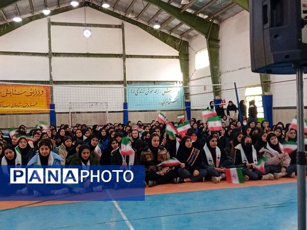 برگزاری جشن آغاز انقلاب در دبیرستان فاطمه الزهرا آشخانه