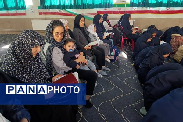 محفل انس با قرآن کریم در دبیرستان حاج بهادر گراشی ناحیه ۳