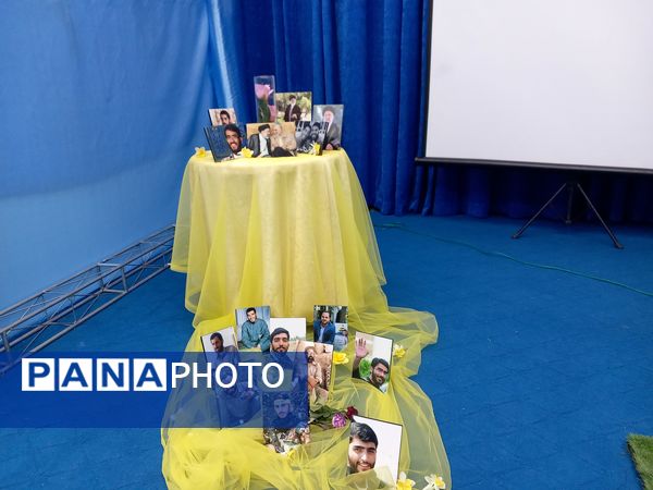 نمایشگاه دست سازه های هنری دختران آفتاب در دالقرآن سازمان فرهنگی شهرداری اسلامشهر