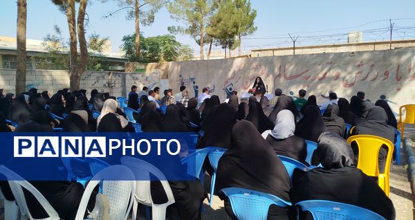 اولین جلسه انجمن اولیا و مربیان در دبیرستان حضرت معصومه (س) شهرستان خلیل‌آباد