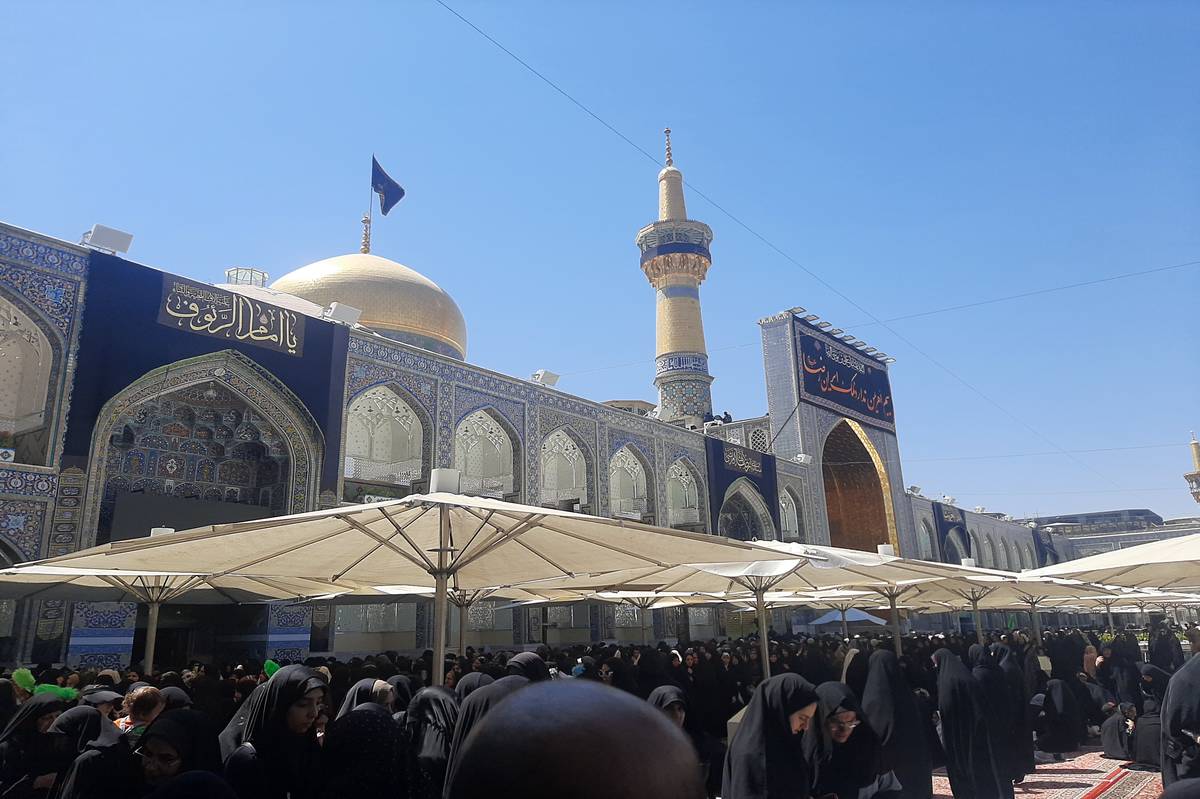 حضور انبوهی از زائران در حرم مطهر رضوی؛ مشهد در آستانه شهادت امام رضا(ع)