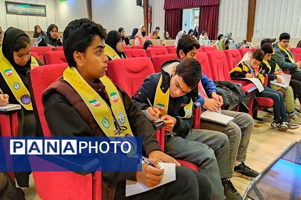 کلاس آموزشی خبرنگاری در کانون مهر تابان نیشابور