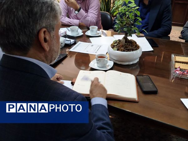 جلسه بررسی و تصمیم گیری در خصوص آزمون مجدد هدایت تحصیلی در مشهد