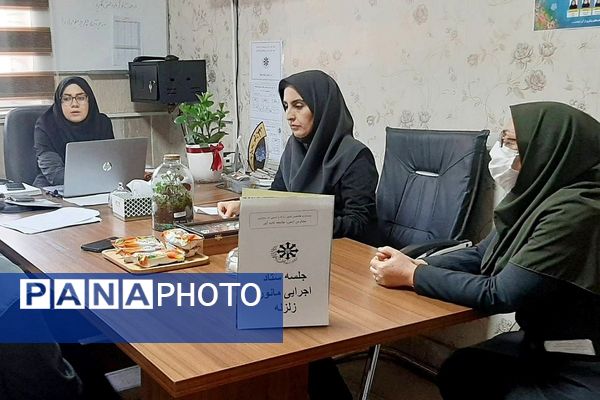 بیست و هفتمین مانور سراسری زلزله و ایمنی در دبیرستان دخترانه فرزانگان شهرقدس با شعار  مدرسه ایمن‌، جامعه تاب آور 