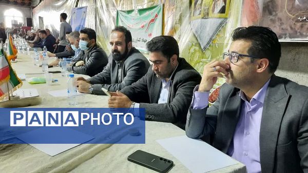 برپایی میز خدمت نماینده مردم اشتهارد در مصلی شهرستان اشتهارد