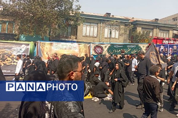 برپایی موکب های مختلف در مسیر پیاده روی اربعین در ناحیه دو شهرری 