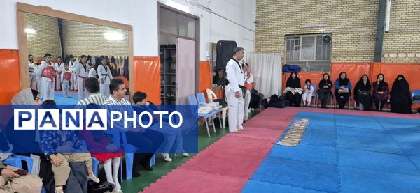 مراسم تجلیل قهرمانان تکواندوی استان خراسان رضوی از باشگاه دلاوران در کاشمر