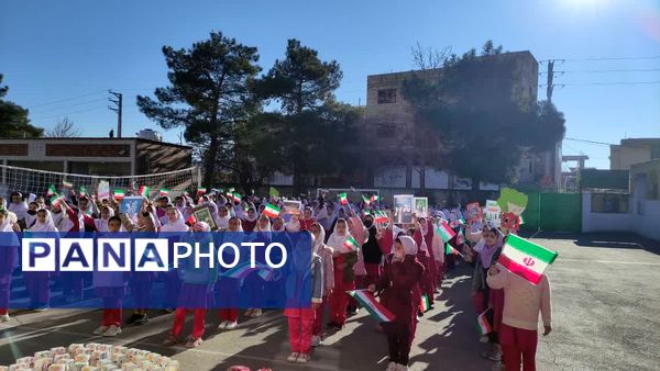 برگزاری مراسم زنگ انقلاب همزمان با سراسر کشور در مدارس ناحیه 2 شیراز 