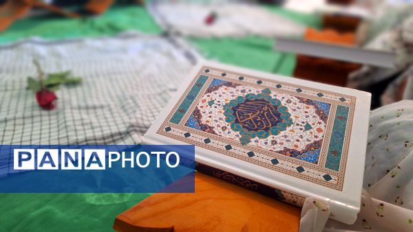 محفل انس با قرآن به‌ مناسبت یادبود سید حسن نصرالله در دبیرستان حضرت‌زینب(س) شهرستان‌لنده 