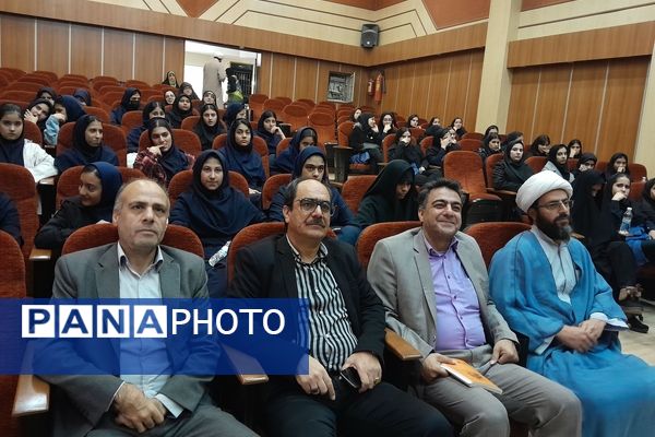 آیین رونمایی و نقد کتاب «عملیات نجات مادربزرگ» در شهرستان ورامین 