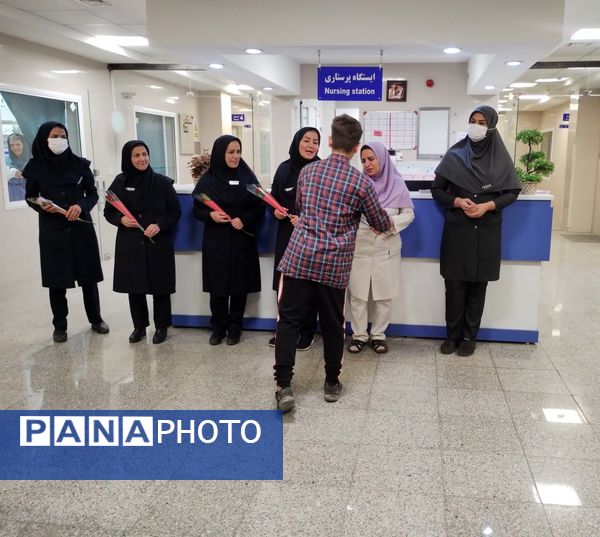 دانشآموزان پیشتاز همدانی، بهارِ میلاد حضرت زینب (س) را با تجلیل از پرستاران بیمارستان بعثت جشن گرفتند