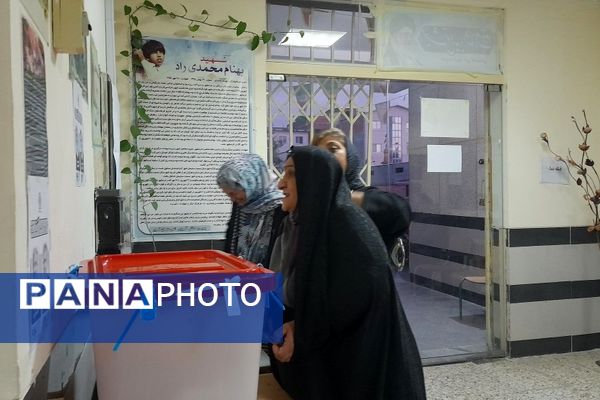 حضور پرشور مردم شهرستان نور در انتخابات