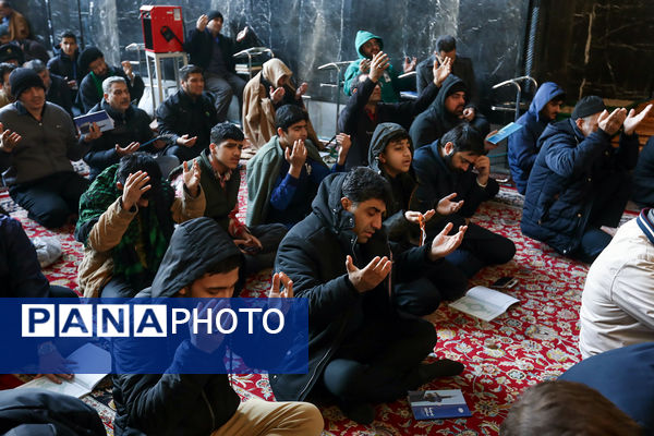 قرائت دعای‌ام داوود در حرم مطهر رضوی 