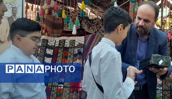 اجرای گروه سرود و تئاتر خیابانی به مناسبت هفته دفاع مقدس در مصلای کرج