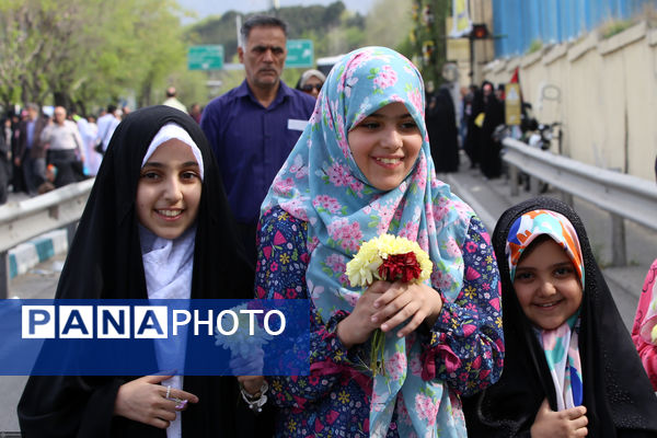 اقامه نماز عید فطر به امامت رهبر انقلاب اسلامی