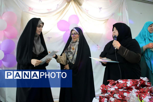 تقدیر از دانش آموزان برتر دبیرستان دخترانه سیداحمد فاتحی یک قم 