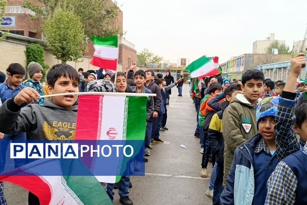 شادی دانش آموزان دبستان سعدی یک در تحقق وعده صادق تنبیه اسرائیل